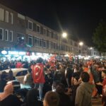 Complete gekte in Eindhoven na nieuwe Turkse winst op EK, politie feest mee